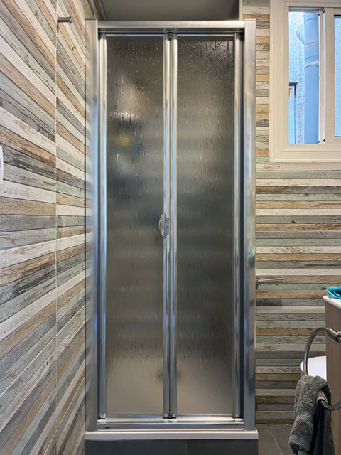 plegable en plata brillo y acrílico