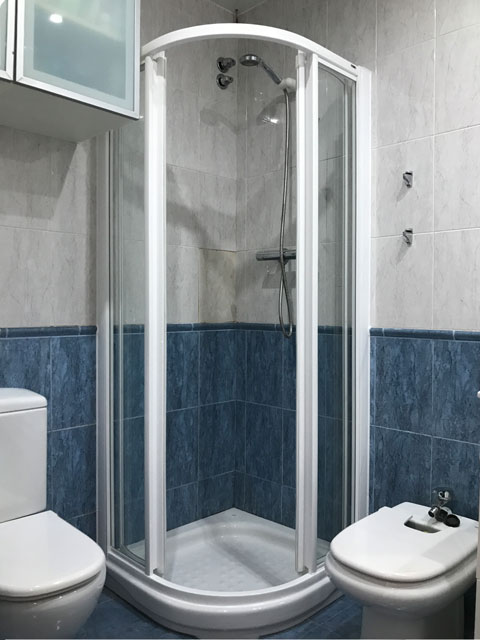 semicircular abierta en cristal transparente