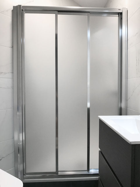 mampara en plata brillo y cristal carglass