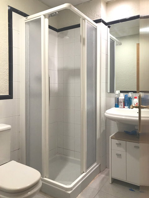 mampara recién montada abierta