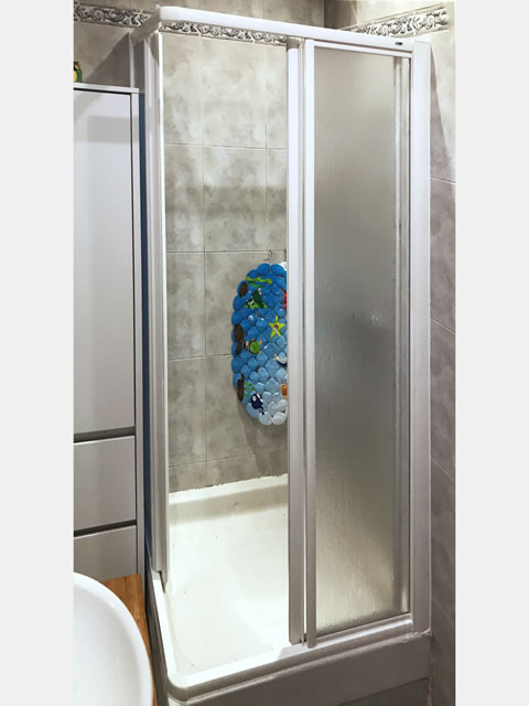 angular en acrílico abierta