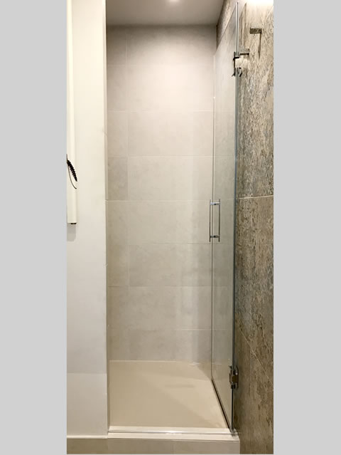 Una hoja abatible abierta