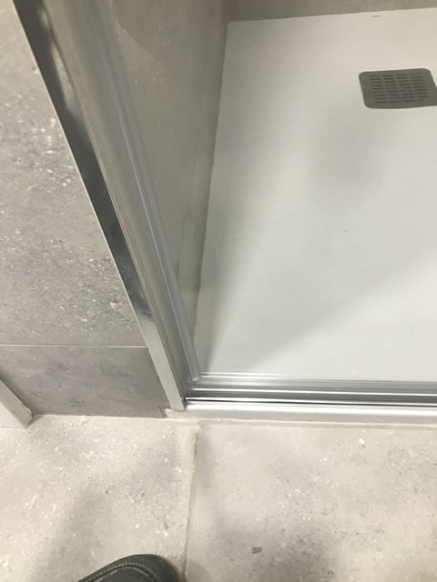 perfil bajo vierteaguas