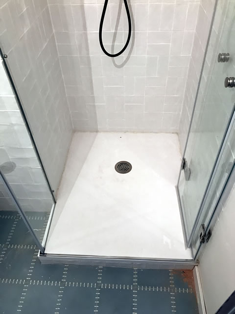 Fijo sobre murete y plegable abierto