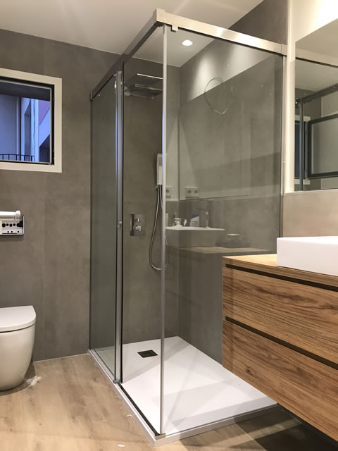 Mamapara angular cristal transparente abierta