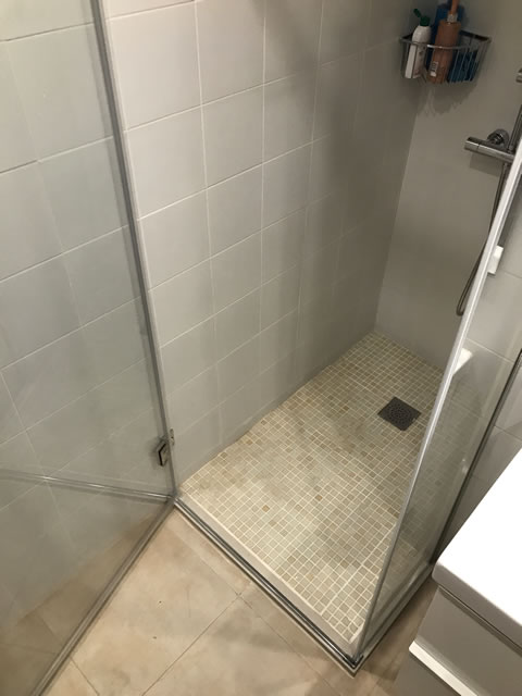 1 hoja abatible y 1 fijo lateral abieta