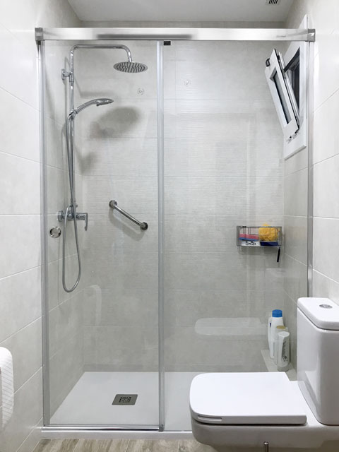 mamprara en perfil negro y cristal decorado