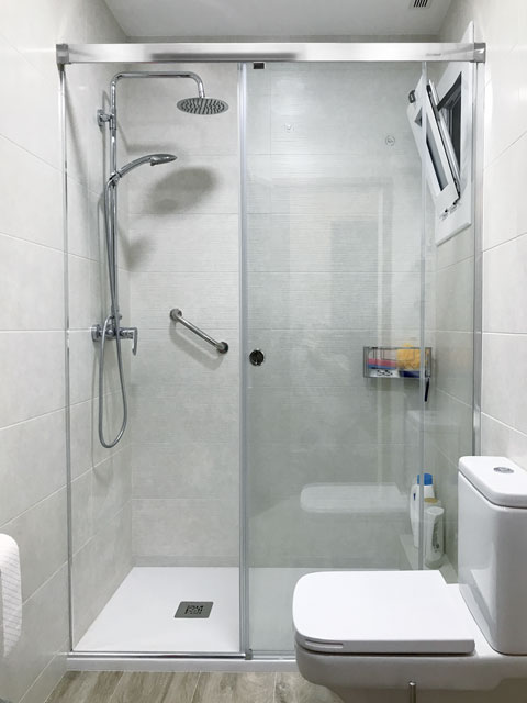 mamprara en perfil negro y cristal decorado