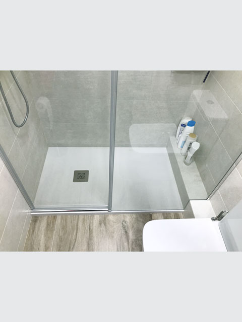 mamprara en perfil negro y cristal decorado