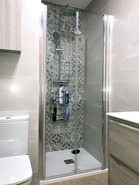 2 hojas plegables cogida a la derecha