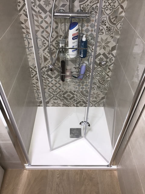 2 hojas plegables a punto de abrir