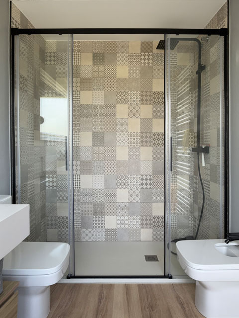 dos fijos + dos puertas correderas en negrp maste abierta