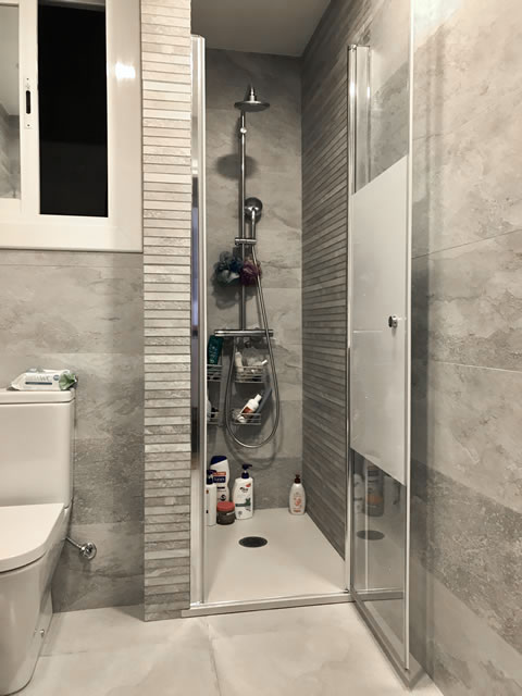 una hoja de cristal abierta