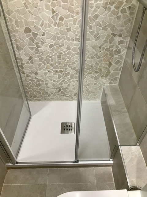 puerta abierta con fijo de forma