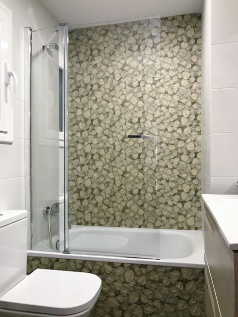 mampara recién montada de 1 fijo + 1 hoja abatible