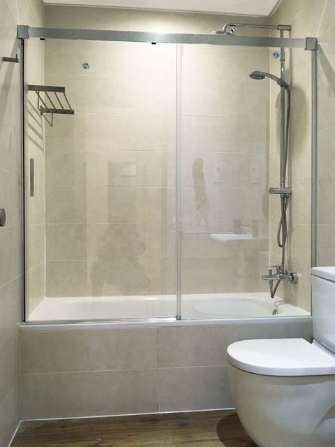 mampara de bañera en plata brillo