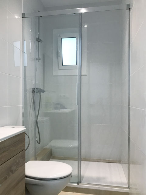 mampara abierta con fijo con recorte