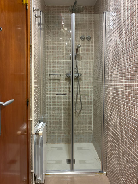 2 puertas abatibles recién montada