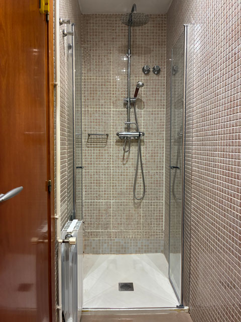 2 puertas abatibles abiertas