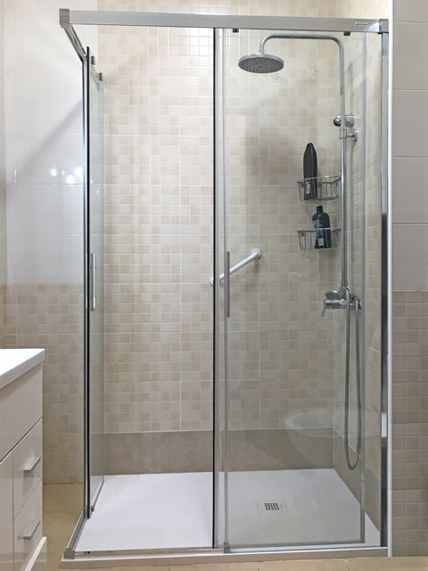 Mampara angular 2 fijos y 2 puertas correderas