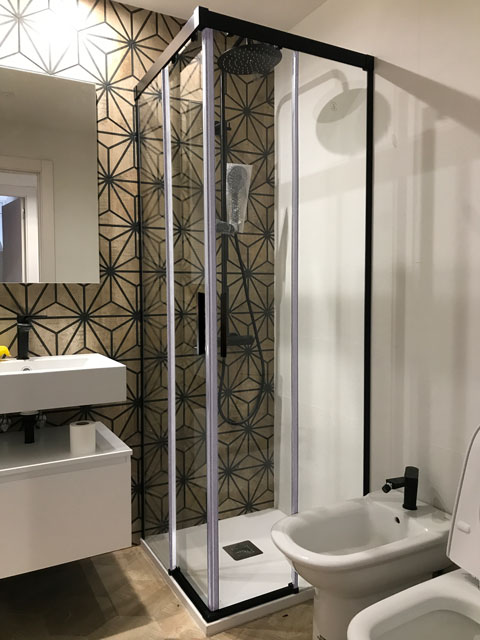 Mampara angular 2 fijos y 2 correderas perfil negro