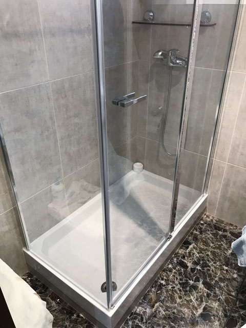 vista superior angular 2 fijos y 1 puerta abatible