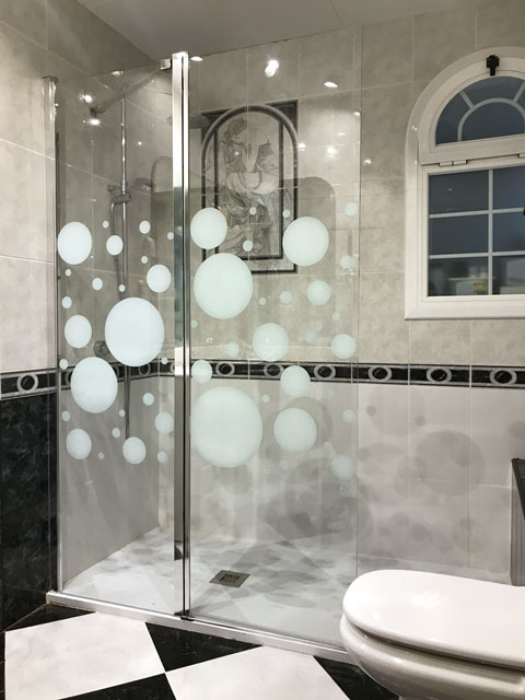 Fijo más hoja abatible en cristal decorado